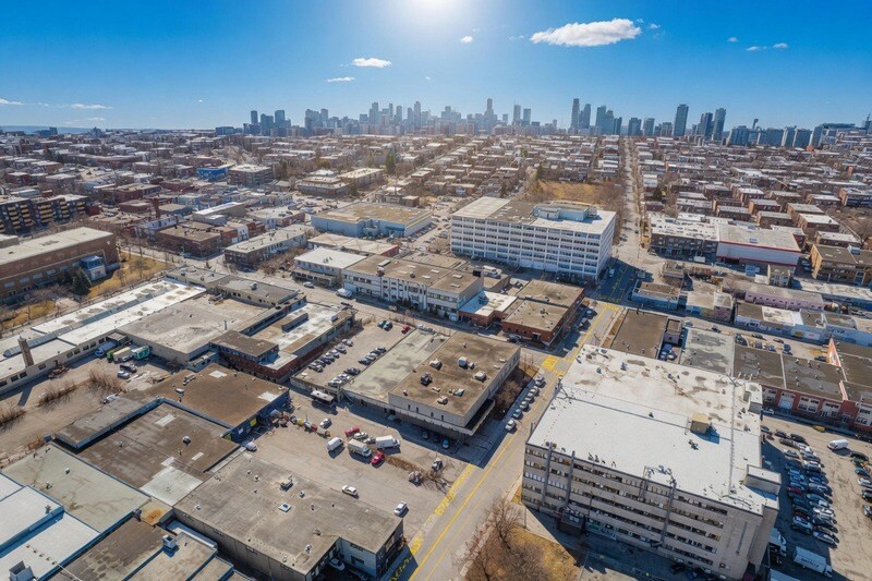 More Photos Of 2325 Rue Dandurand, Montréal Warehouse For Lease