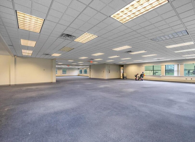 More Photos Of 10650 S Bennett Dr, Morrice Medical For Lease