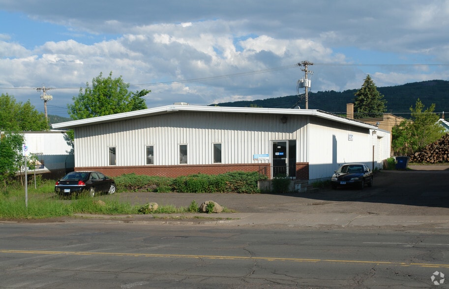 Primary Photo Of 3009 Superior St, Duluth Service For Lease