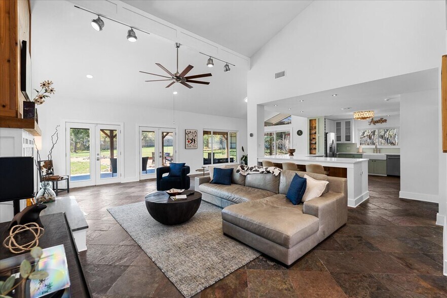 More Photos Of 14519 Fitzhugh Rd, Austin Specialty For Sale