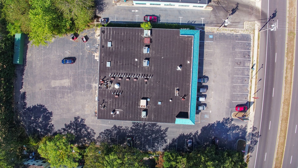 More Photos Of 1880 W County Line Rd, Lakewood Storefront For Sale