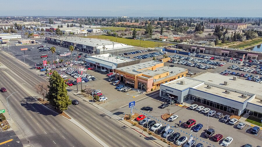 More Photos Of 5262 N Blackstone Ave, Fresno Flex For Lease