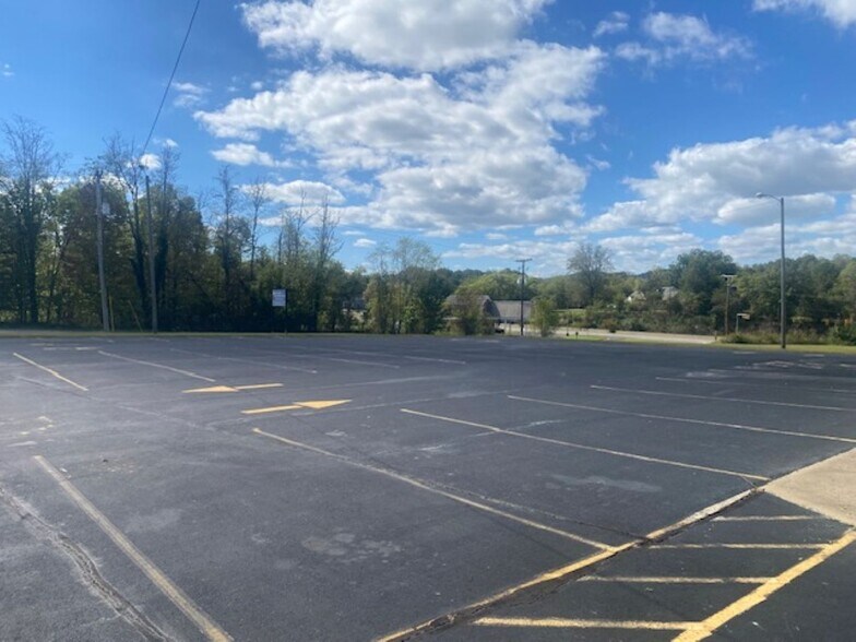 More Photos Of 109 Fontaine Dr, Ridgeway Funeral Home For Sale