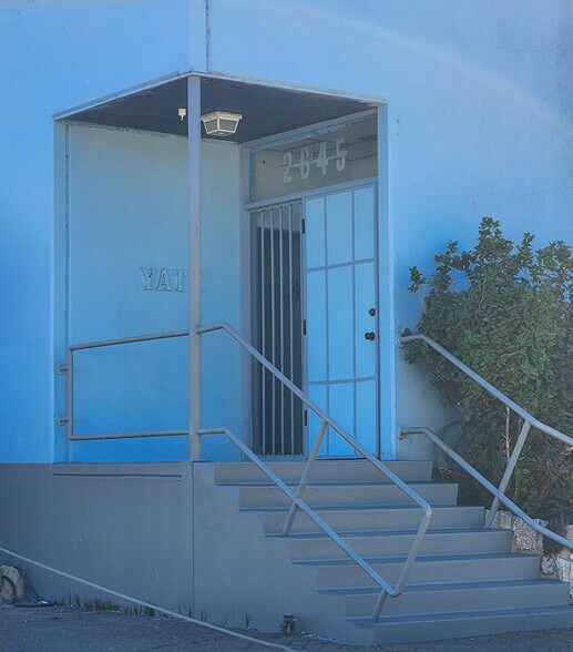 More Photos Of 2645 Yates Ave, Commerce Distribution For Lease