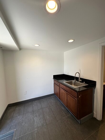 More Photos Of 1710 E 57th St, Los Angeles Manufacturing For Lease