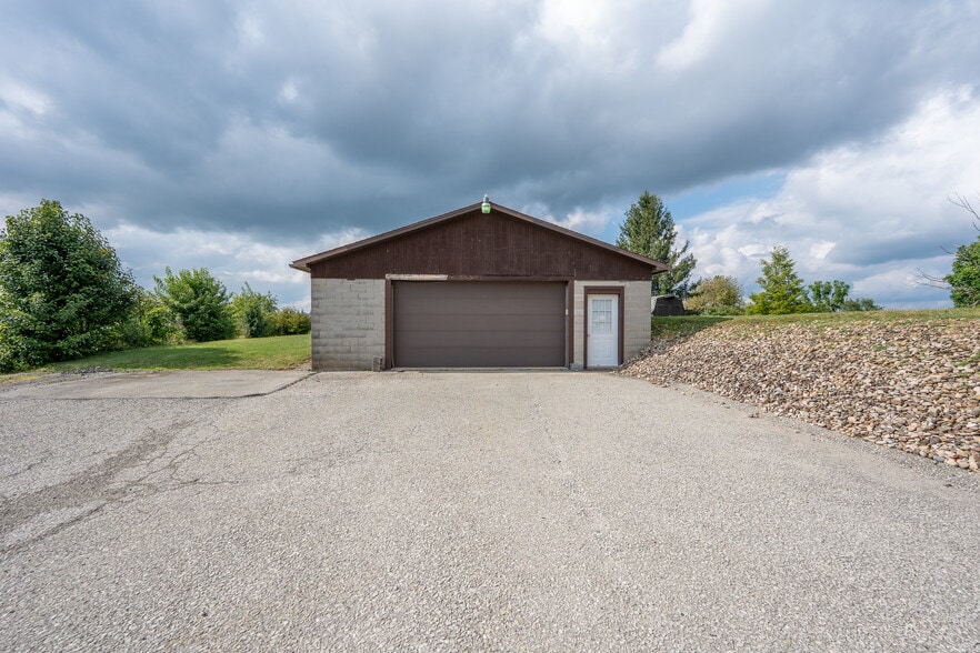 More Photos Of 1575 Mission Rd, Latrobe Flex For Sale