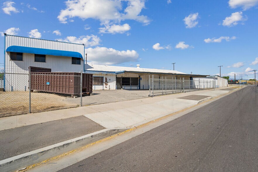 More Photos Of 200 E 19th St, Bakersfield Manufacturing For Sale
