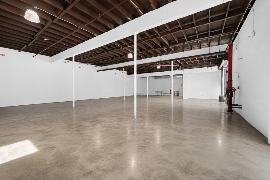 More Photos Of 80 NW 72nd St, Miami Storefront Retail Office For Lease