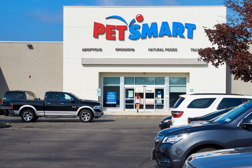 More Photos Of 1130-1238 Deer Park Ave, Babylon Unknown For Lease