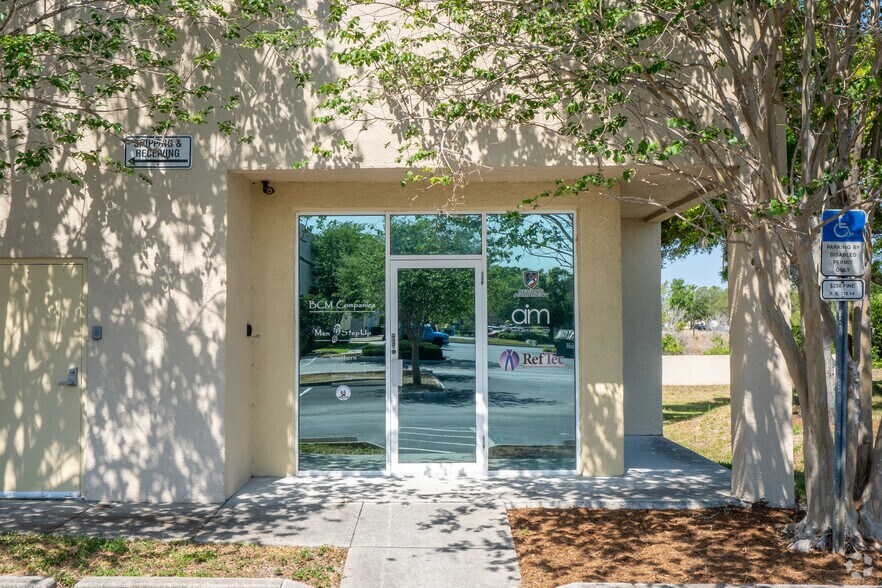 More Photos Of 6950 112th Cir, Largo Warehouse For Lease