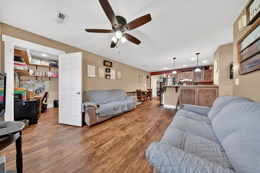 More Photos Of 615 S 2nd St, Central City Specialty For Sale