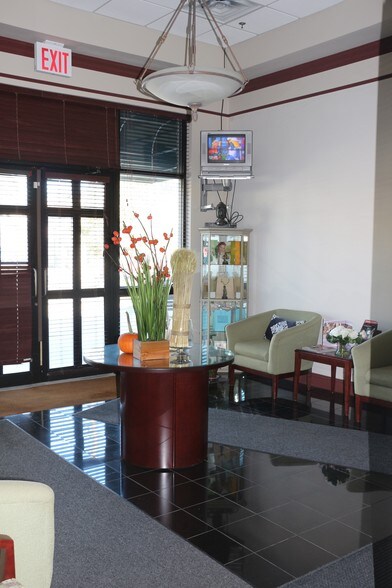 More Photos Of 124 Mcclean Ave, Staten Island Medical For Lease