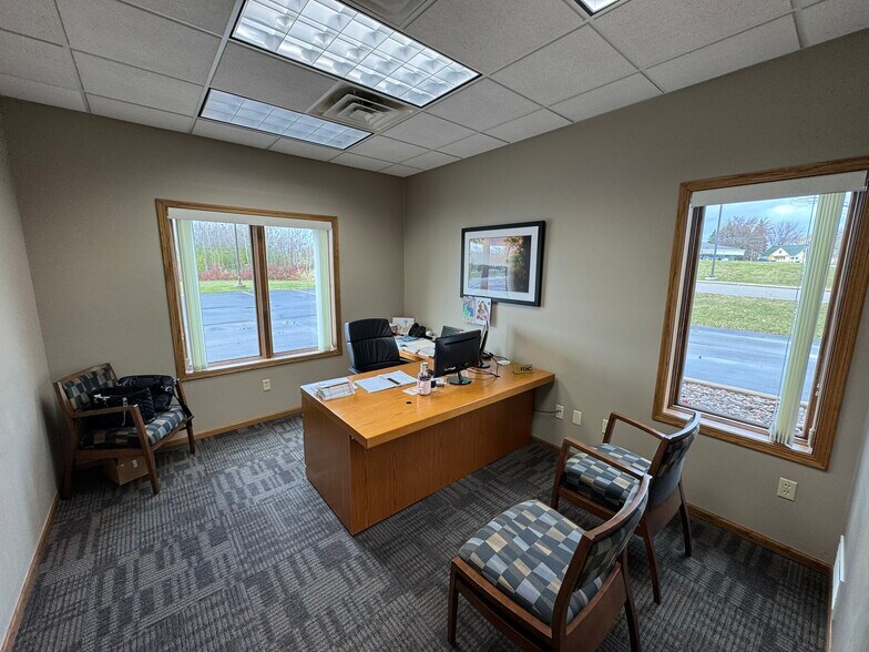 More Photos Of 1501 N Casaloma Dr, Appleton Bank For Sale