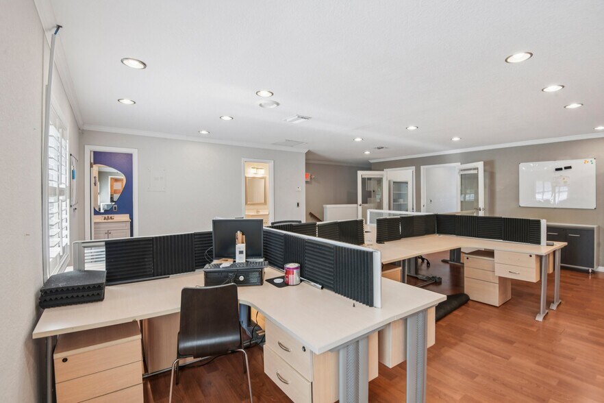 More Photos Of 4868 W Gandy Blvd, Tampa Office For Sale