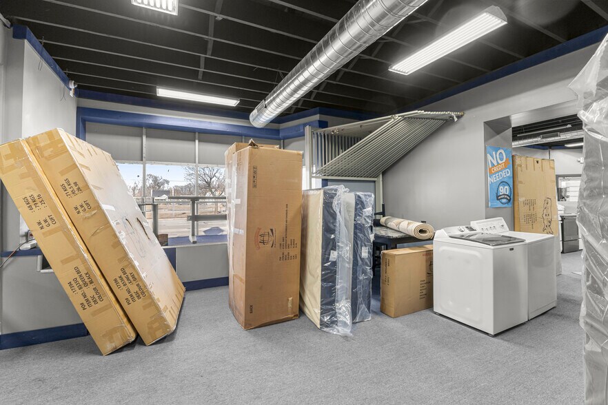 More Photos Of 12744 E 8 Mile Rd, Detroit General Retail For Sale