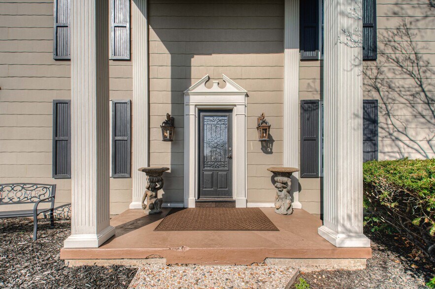 More Photos Of 6204 Arlington Ave, Raytown Office For Sale