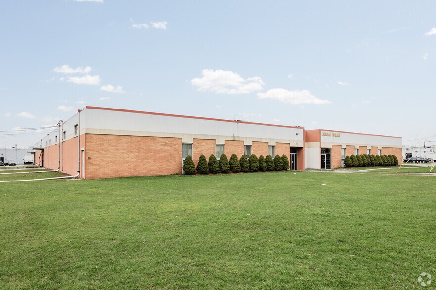 Primary Photo Of 15 Triangle Blvd, Carlstadt Warehouse For Lease