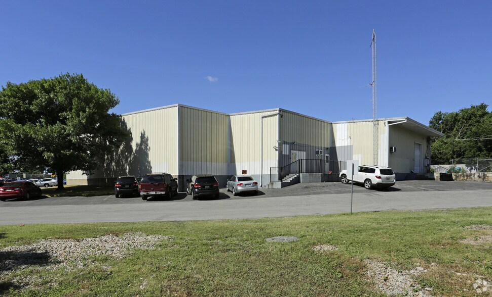 More Photos Of 5306 Middle Fiskville Rd, Austin Showroom For Lease