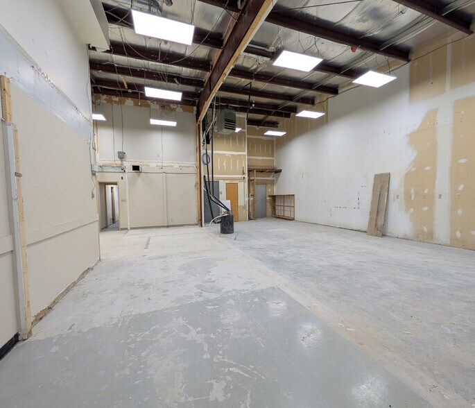More Photos Of 1215 Halifax St, Regina Industrial For Lease