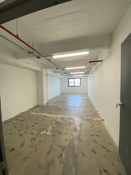 More Photos Of 901 E 31st St, Los Angeles Manufacturing For Lease