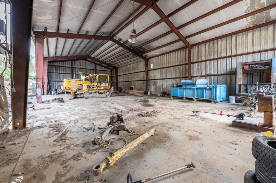 More Photos Of 708 Hawk hwy, Lost Creek Warehouse For Sale