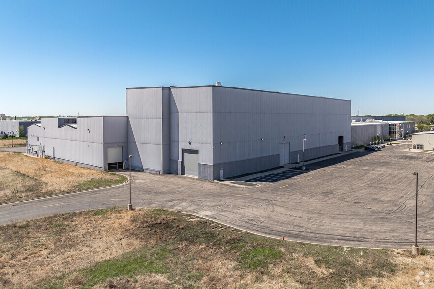 More Photos Of 4800 E River Rd, Fridley Manufacturing For Sale