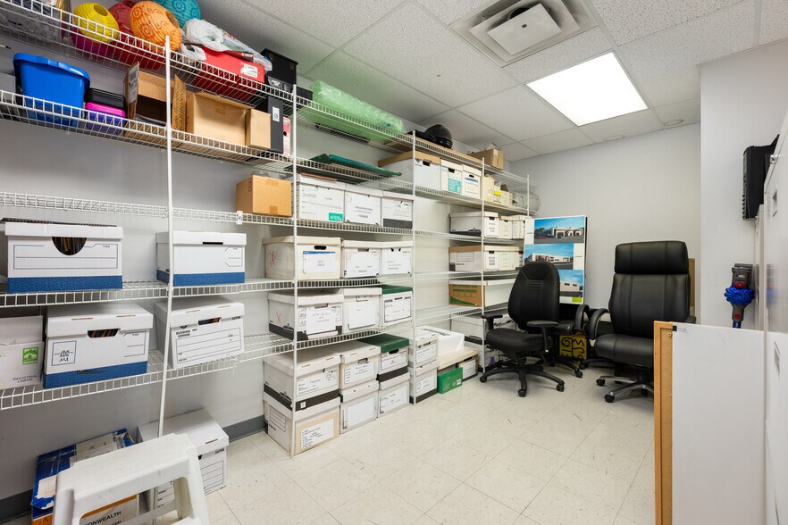 More Photos Of 4921 Wellington Rd, Nanaimo General Retail For Lease