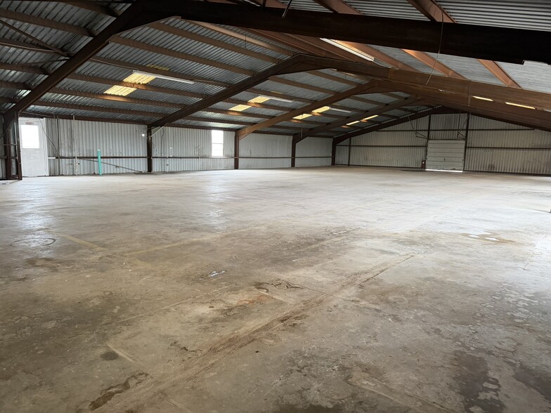 More Photos Of 5834 Josephine St, Pearland Warehouse For Sale