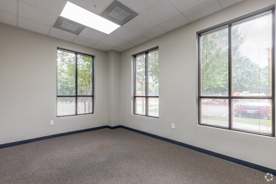 More Photos Of 52 Sugar Creek Center Blvd, Sugar Land Office For Lease