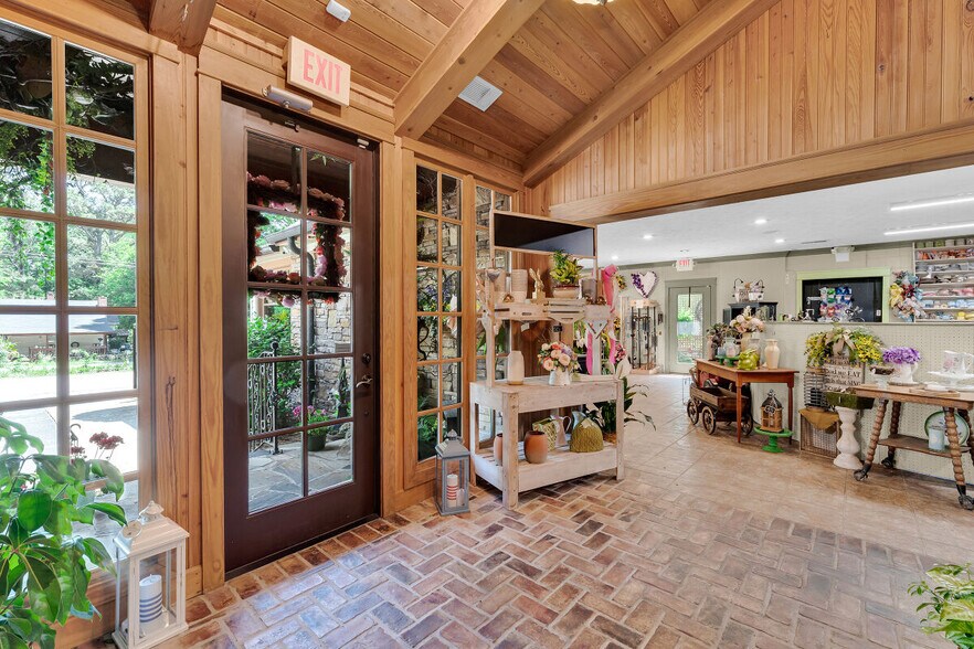 More Photos Of 498 Level Grove Rd, Cornelia Office Residential For Sale