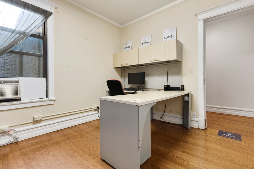 More Photos Of 1513 E 53rd St, Chicago Storefront Retail Office For Lease