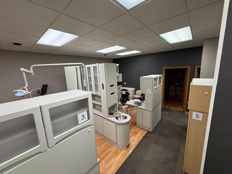 More Photos Of 810 Central Ave, Hawarden Storefront For Sale
