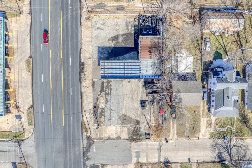 More Photos Of 1320 S Austin Ave, Denison General Retail For Sale