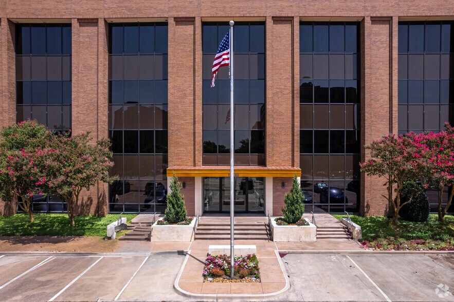 More Photos Of 13465 Midway Rd, Farmers Branch Coworking Space