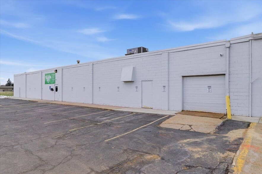 More Photos Of 3415 W Broadway, Council Bluffs General Retail For Lease