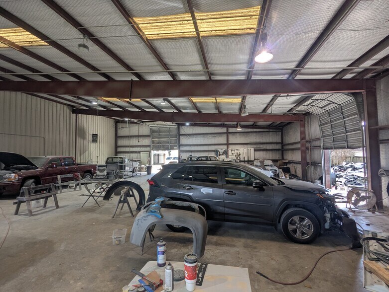 More Photos Of 5320 W Parkway St, Groves Industrial For Sale