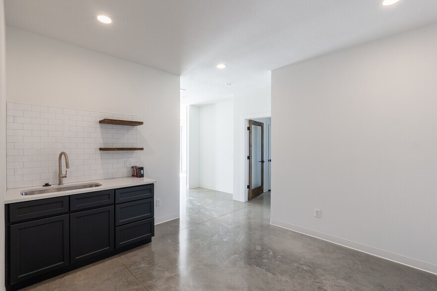 More Photos Of 4091 Ashley ln, College Station Warehouse For Lease