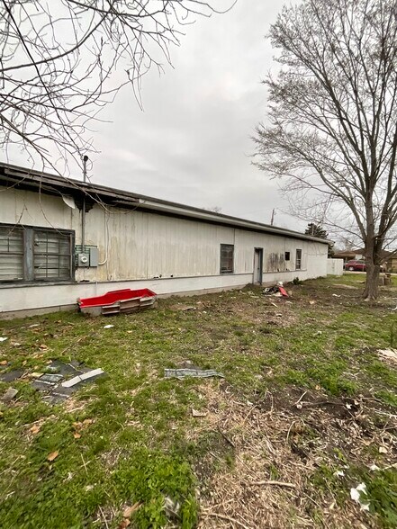 More Photos Of 609 Oak St, La Marque Warehouse For Sale