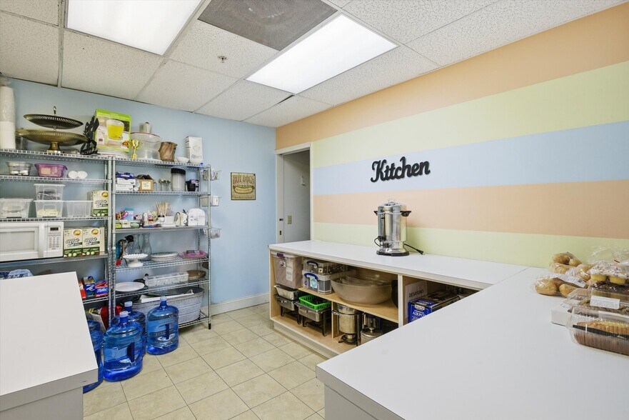 More Photos Of 8527 Pines Blvd, Pembroke Pines Office For Sale