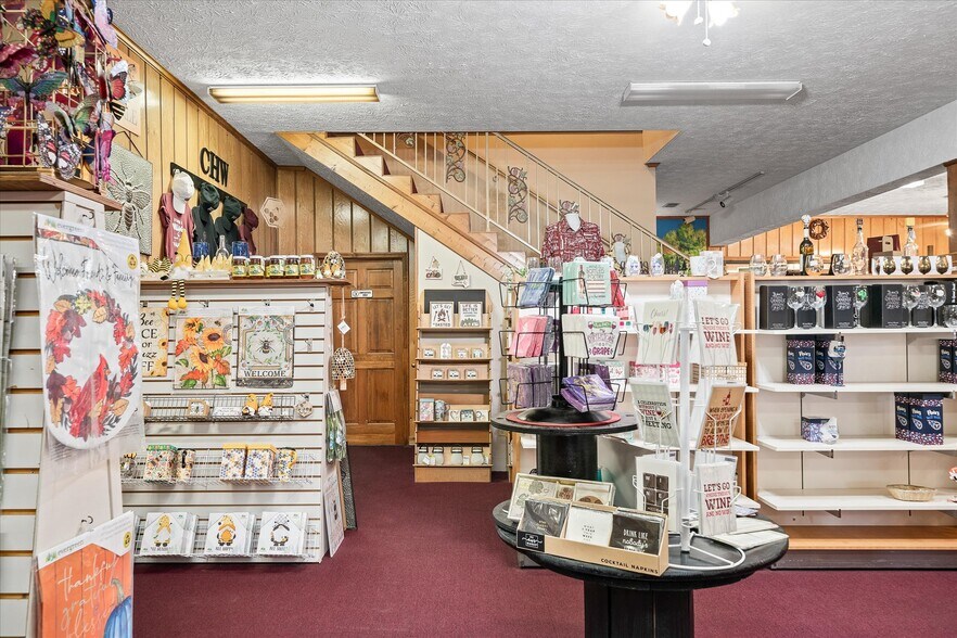 More Photos Of 78 Chestnut Hill Rd, Crossville Freestanding For Sale