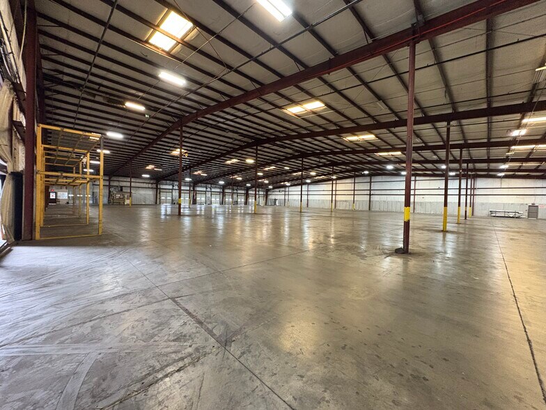 More Photos Of 12 Nesbitt Dr, Inman Manufacturing For Lease