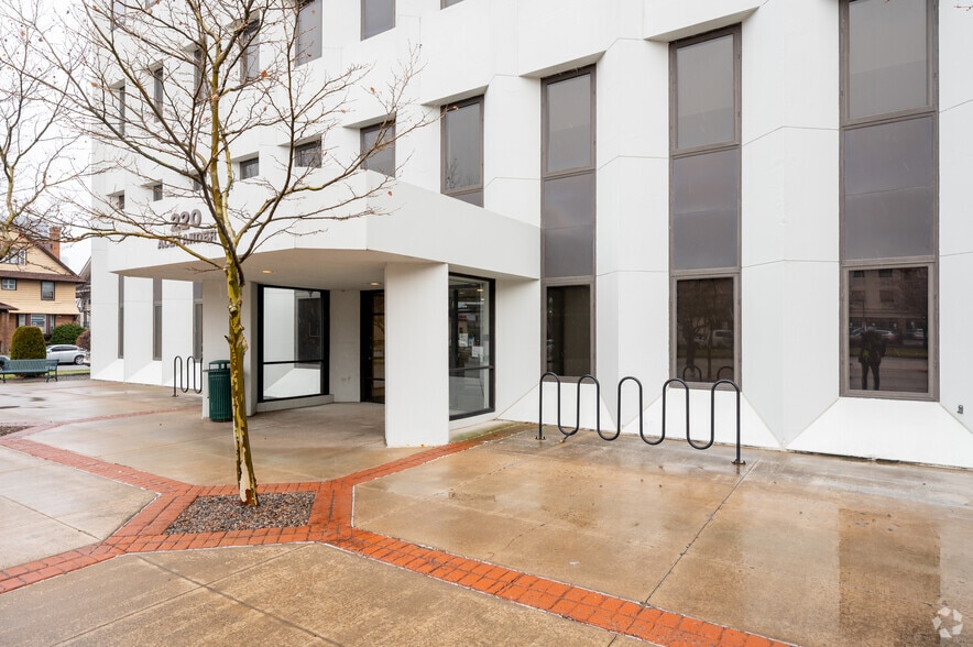 More Photos Of 220 Alexander St, Rochester Loft Creative Space For Lease