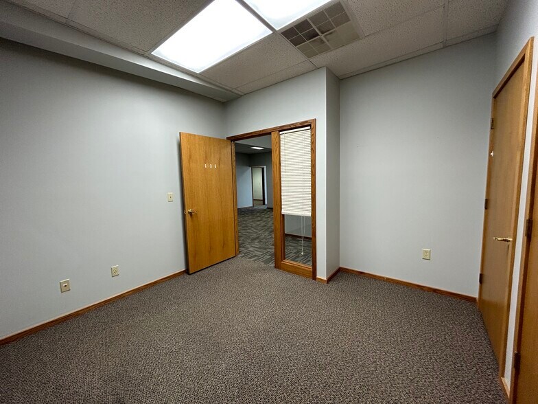 More Photos Of 1820 Post Rd, Plover Storefront Retail Office For Lease