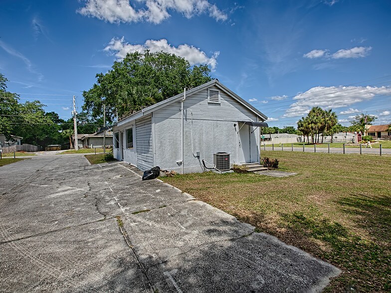 More Photos Of 1421 Griffin Rd, Leesburg Freestanding For Sale