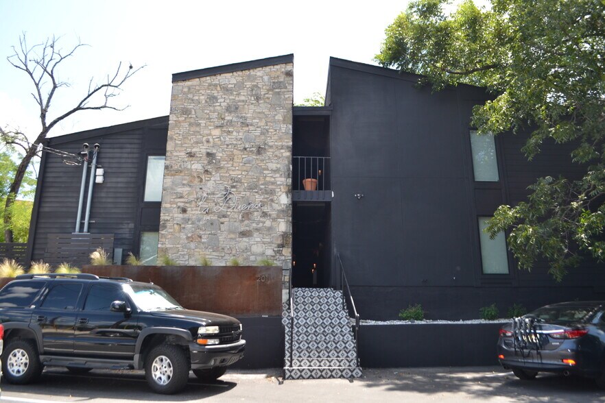 More Photos Of 201 Academy Dr, Austin Apartments For Sale