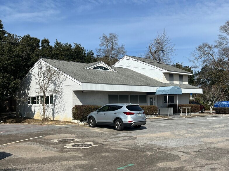 More Photos Of 901 New Warrington Rd, Pensacola Medical For Sale