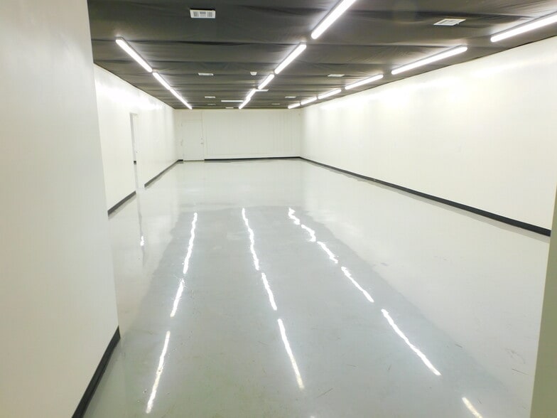 More Photos Of 409-413 N Chester Ave, Bakersfield Auto Repair For Lease