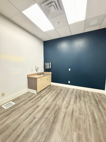More Photos Of 1251 E McAndrews, Medford Restaurant For Lease