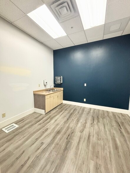 More Photos Of 1251 E McAndrews, Medford Restaurant For Lease