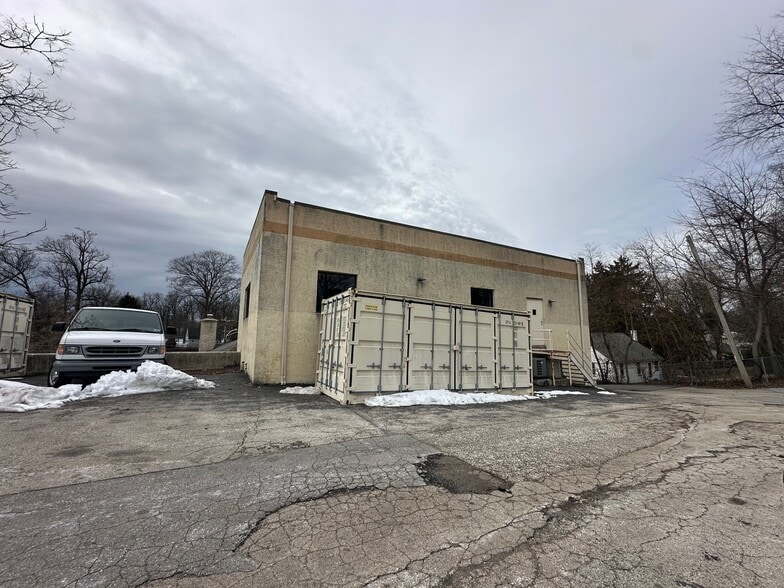 More Photos Of 2 N Lakeside Ave, Berwyn Office For Lease